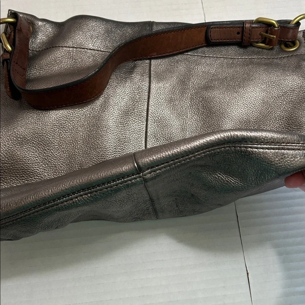 FOSSIL MADDOX EXPLORER HOBO METALLIC GRAY LEATHER SHOULDER BAG